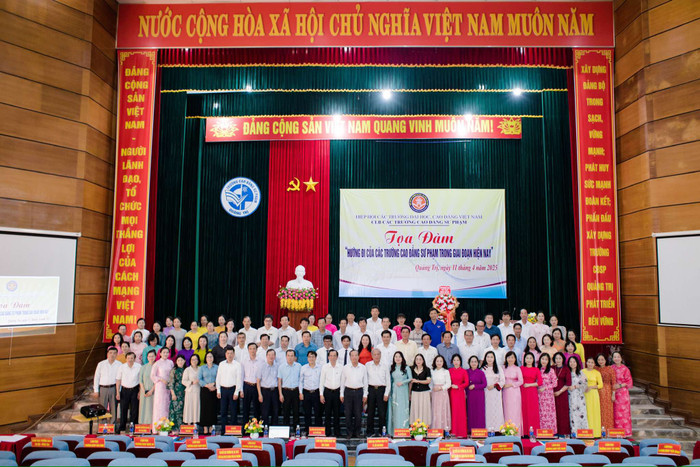 Các đại biểu tham dự tọa đàm 488535355_911775070968516_5042413175476864040_n.jpg