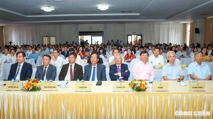 Hơn 500 đại biểu đại diện cho gần 27.000 hội viên nhà báo trong cả nước tham dự chương trình Hội nghị (ảnh: Báo Nhà báo và Công luận) 2.jpg