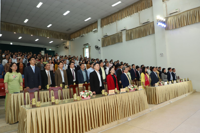Buổi lễ diễn ra long trọng tại Hội trường Hữu Nghị, toà nhà Khuê Văn, Trường Đại học Sư phạm – Đại học Đà Nẵng 1.jpg