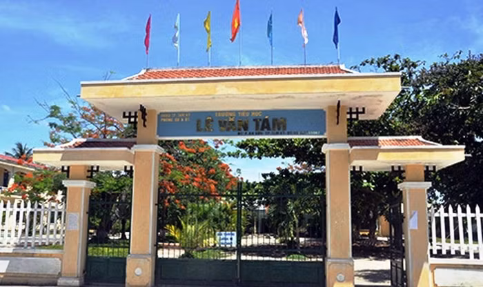 Không đứng lớp vẫn nhận thù lao, một Hiệu trưởng bị kiến nghị điều chuyển