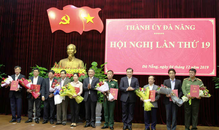 Tám người được Ban Bí thư chuẩn y tham gia làm Ủy viên Ban chấp hành Đảng bộ thành phố Đà Nẵng nhiệm kỳ 2015-2020. Ảnh: AN Tám người được Ban Bí thư chuẩn y tham gia làm Ủy viên Ban chấp hành Đảng bộ thành phố Đà Nẵng nhiệm kỳ 2015-2020. Ảnh: AN