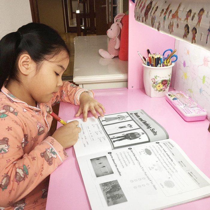 Học sinh Marie Curie tự ôn tập kiến thức tại nhà (Ảnh nhà trường cung cấp) Học sinh Marie Curie tự ôn tập kiến thức tại nhà (Ảnh nhà trường cung cấp)