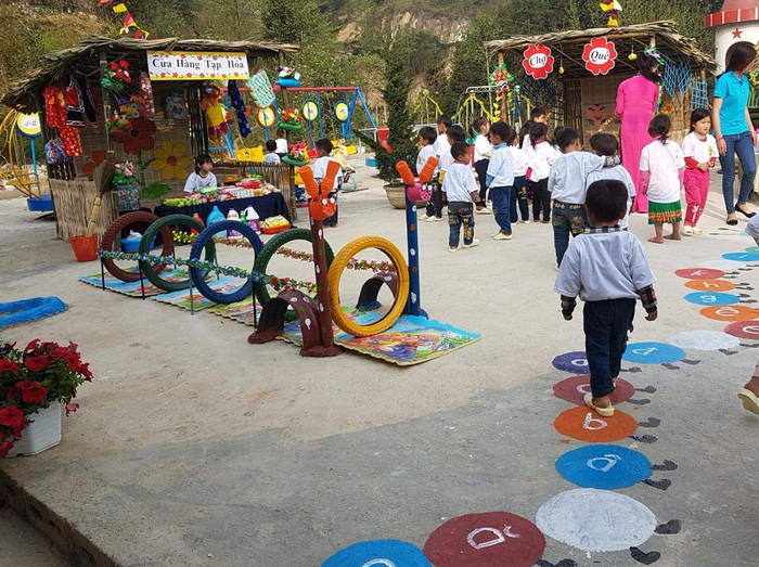 Đến nay trường Mầm non xã Thượng Phùng đã cơ bản đáp ứng tốt nhu cầu dạy học. Năm học 2019-2020, nhà trường đã có 20 lớp với gần 500 học sinh (Ảnh cô Dung cung cấp) Đến nay trường Mầm non xã Thượng Phùng đã cơ bản đáp ứng tốt nhu cầu dạy học. Năm học 2019-2020, nhà trường đã có 20 lớp với gần 500 học sinh (Ảnh cô Dung cung cấp)