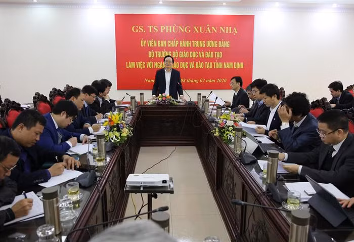 Bộ trưởng Phùng Xuân Nhạ phát biểu tại buổi làm việc với ngành Giáo dục tỉnh Nam Định về việc triển khai Nghị quyết 88 của Quốc hội (Ảnh: moet.gov.vn)