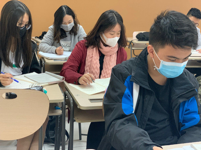 Hiện nay đã có nhiều trường đại học phía Bắc tiếp tục lùi thời gian học cho sinh viên đến ngày 16/2 để phòng tránh virus Corona.(Ảnh minh họa: Thùy Linh) Hiện nay đã có nhiều trường đại học phía Bắc tiếp tục lùi thời gian học cho sinh viên đến ngày 16/2 để phòng tránh virus Corona.(Ảnh minh họa: Thùy Linh)