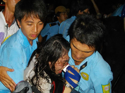 Fan ngất xỉu ở đêm diễn của thần tượng vẫn không đủ là bài học cảnh tỉnh..