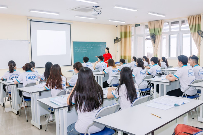 Sinh viên Trường Cao đẳng Dược Trung ương – Hải Dương trong giờ học (Ảnh: NTCC). z5431739694825_db8cb88fdb76f08590209a4e7cadb99e.jpg