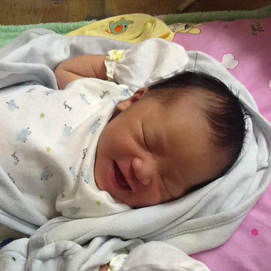 Cuối tuần trước, diễn viên xinh đẹp Diệu Hương đã sinh một bé gái rất dễ thương, được đặt tên là Thụy Khanh. Cô chia sẻ sức khỏe hồi phục khá nhanh nên hiện tại cô đã ra viện về nhà và đang 'tận hưởng' niềm vui, niềm hạnh phúc khi được làm mẹ. Cuối tuần trước, diễn viên xinh đẹp Diệu Hương đã sinh một bé gái rất dễ thương, được đặt tên là Thụy Khanh. Cô chia sẻ sức khỏe hồi phục khá nhanh nên hiện tại cô đã ra viện về nhà và đang 'tận hưởng' niềm vui, niềm hạnh phúc khi được làm mẹ.