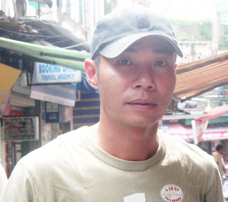 Công Lý nói về nguyên nhân đổ vỡ của hai cuộc hôn nhân: "Có thể tôi đã quá xa đà với bạn bè, tính chất công việc khiến tôi thường xuyên xa nhà, khó sống chỉn chu. Những người phụ nữ của tôi họ không hiểu và chia sẻ được điều đó. Tôi cũng cố gắng đấy chứ nhưng không được". Công Lý nói về nguyên nhân đổ vỡ của hai cuộc hôn nhân: "Có thể tôi đã quá xa đà với bạn bè, tính chất công việc khiến tôi thường xuyên xa nhà, khó sống chỉn chu. Những người phụ nữ của tôi họ không hiểu và chia sẻ được điều đó. Tôi cũng cố gắng đấy chứ nhưng không được".