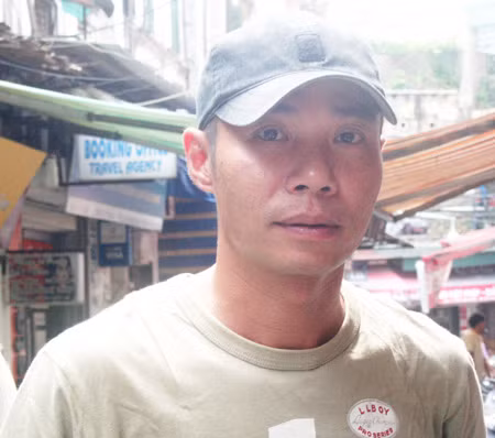 Công Lý nói về nguyên nhân đổ vỡ của hai cuộc hôn nhân: "Có thể tôi đã quá xa đà với bạn bè, tính chất công việc khiến tôi thường xuyên xa nhà, khó sống chỉn chu. Những người phụ nữ của tôi họ không hiểu và chia sẻ được điều đó. Tôi cũng cố gắng đấy chứ nhưng không được".