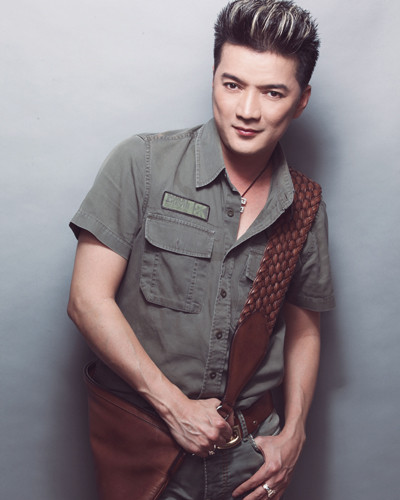 Đàm Vĩnh Hưng thẳng thắn nói: "Tôi thích trẻ con lắm. Nếu không sinh bình thường tôi sẽ thụ tinh. Tôi có nhiều bạn bè, họ đẹp lắm và tôi không ngại xin trứng họ."