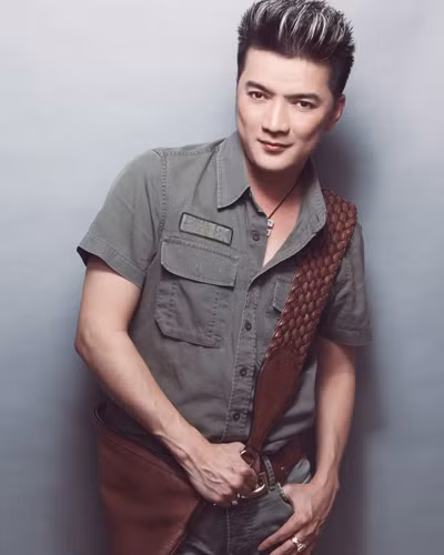 Đàm Vĩnh Hưng thẳng thắn nói: "Tôi thích trẻ con lắm. Nếu không sinh bình thường tôi sẽ thụ tinh. Tôi có nhiều bạn bè, họ đẹp lắm và tôi không ngại xin trứng họ."