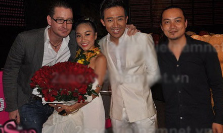 Chồng sắp cưới của Đoan Trang là người Na Uy. Hai người đã quen và yêu nhau được 4 năm, trải qua nhiều sóng gió trước khi quyết định cùng nhau tổ chức đám cưới vào cuối tháng 7 này. (Theo 2sao)