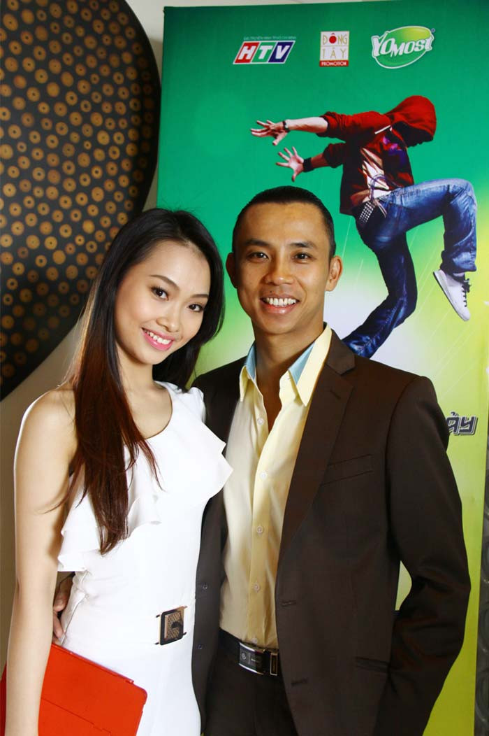 Gần đây Chí Anh thường xuyên xuất hiện bên người yêu nhỏ tuổi Nhã Khanh trong các sự kiện.Cả hai cùng tham gia buổi họp báo chương trình Thử thách cùng bước nhảy - So you think you can dance tại TP. Hồ Chí Minh. Gần đây Chí Anh thường xuyên xuất hiện bên người yêu nhỏ tuổi Nhã Khanh trong các sự kiện.Cả hai cùng tham gia buổi họp báo chương trình Thử thách cùng bước nhảy - So you think you can dance tại TP. Hồ Chí Minh.