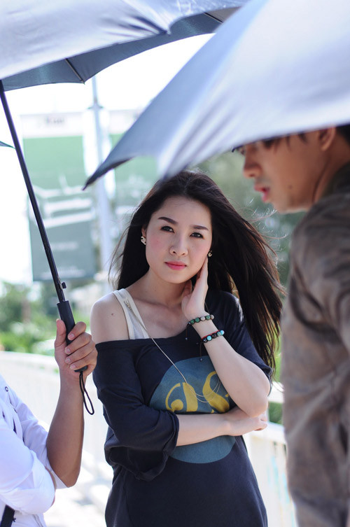 "Hồng Quế là người can ngăn giúp tôi bình tĩnh hơn khi xảy ra cuộc tranh cãi. Dù tôi vô tình để chuyện riêng liên quan đến cô ấy nhưng tình cảm của chúng tôi vẫn bình thường", Quế Vân nói. (Theo Infonet) "Hồng Quế là người can ngăn giúp tôi bình tĩnh hơn khi xảy ra cuộc tranh cãi. Dù tôi vô tình để chuyện riêng liên quan đến cô ấy nhưng tình cảm của chúng tôi vẫn bình thường", Quế Vân nói. (Theo Infonet)