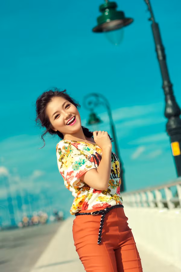 Thanh Ngọc tươi trẻ trong bộ ảnh mới với ý tưởng Phố biển.