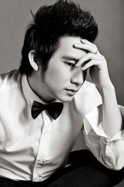 Anh trai Quang Cường cũng nói về những khó khăn ngày đầu lập nghiệp của em trai Quang Hà: Quyết định nam tiến lập nghiệp, hành trang của Quang Hà chỉ có một chiếc xe máy, vài bộ quần áo, một đầu video chạy băng. Bỡ ngỡ trước nhiều điều mới lạ, Quang Hà gọi điện cho những ca sĩ mà mình quen biết. Những người lịch sự thì báo bận, có người chẳng thèm nhấc máy. Rồi đến lúc tự thân đi thiết lập mối quan hệ thì người ta cũng chẳng coi ra gì. Đó là khoảng thời gian Quang Hà thấy tủi nhục vô cùng. (Theo Vietnamnet)