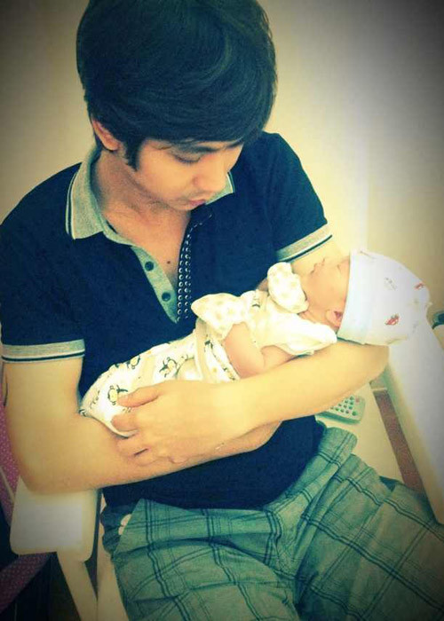 Tim đã thay đổi nhiều từ ngày có con trai: "Trước kia tôi sống bất cần, làm gì cũng liều, không cần biết hậu quả như thế nào. Thê nhưng sau khi có con trai tôi sống có trách nhiệm hơn. Làm gì tôi cũng sợ ảnh hưởng đến con, sợ sau này bé sẽ không tự hào về bố. Tôi cũng có mục tiêu để sống hơn, để còn lo cho con một cuộc sống và tương lai tốt đẹp". Tim đã thay đổi nhiều từ ngày có con trai: "Trước kia tôi sống bất cần, làm gì cũng liều, không cần biết hậu quả như thế nào. Thê nhưng sau khi có con trai tôi sống có trách nhiệm hơn. Làm gì tôi cũng sợ ảnh hưởng đến con, sợ sau này bé sẽ không tự hào về bố. Tôi cũng có mục tiêu để sống hơn, để còn lo cho con một cuộc sống và tương lai tốt đẹp".