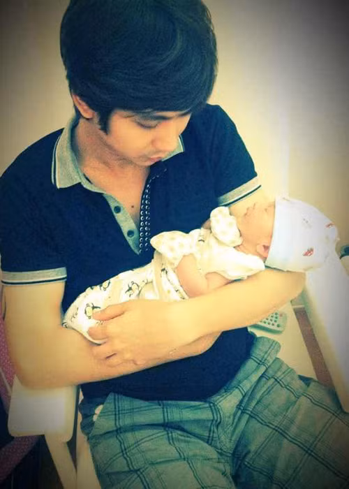 Tim đã thay đổi nhiều từ ngày có con trai: "Trước kia tôi sống bất cần, làm gì cũng liều, không cần biết hậu quả như thế nào. Thê nhưng sau khi có con trai tôi sống có trách nhiệm hơn. Làm gì tôi cũng sợ ảnh hưởng đến con, sợ sau này bé sẽ không tự hào về bố. Tôi cũng có mục tiêu để sống hơn, để còn lo cho con một cuộc sống và tương lai tốt đẹp". Tim đã thay đổi nhiều từ ngày có con trai: "Trước kia tôi sống bất cần, làm gì cũng liều, không cần biết hậu quả như thế nào. Thê nhưng sau khi có con trai tôi sống có trách nhiệm hơn. Làm gì tôi cũng sợ ảnh hưởng đến con, sợ sau này bé sẽ không tự hào về bố. Tôi cũng có mục tiêu để sống hơn, để còn lo cho con một cuộc sống và tương lai tốt đẹp".