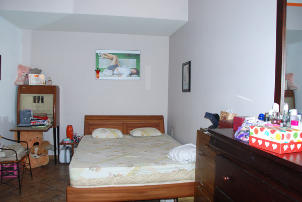 Phòng ngủ được trang trí đơn giản. Phòng ngủ được trang trí đơn giản.