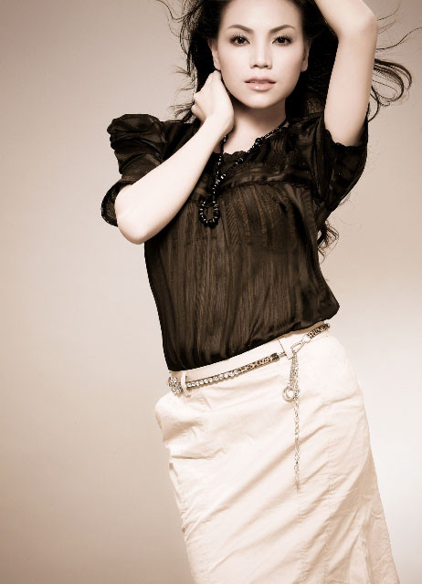 Nếu như Phan Như Thảo cảm thấy xấu hổ vì trở thành Á hậu của cuộc thi Hoa hậu người Việt Hoàn cầu 2011 thì Á hậu 1 cuộc thi này là Trà Ngọc Hằng lại nói rằng: "Tôi nghĩ mình đã vô cùng cố gắng để đoạt được danh hiệu đó và tôi tự hào với thành quả của mình". Nếu như Phan Như Thảo cảm thấy xấu hổ vì trở thành Á hậu của cuộc thi Hoa hậu người Việt Hoàn cầu 2011 thì Á hậu 1 cuộc thi này là Trà Ngọc Hằng lại nói rằng: "Tôi nghĩ mình đã vô cùng cố gắng để đoạt được danh hiệu đó và tôi tự hào với thành quả của mình".