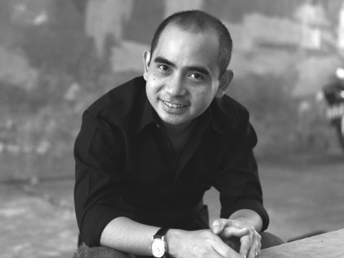 Anh kể: "Cứ sáng dậy là Sugar không cho tôi đi đâu cả, bé bắt tôi phải mở đàn lên cho bé nghịch, mở nhạc lên cùng bé nhún nhảy, vỗ tay, hát theo giai điệu. Được cái là con gái vỗ và hát ú ớ chắc nhịp lắm". (Theo Phụ nữ online)