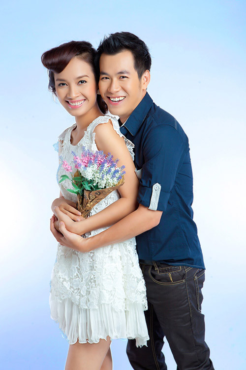 Ái Phương và Hồ Trung Dũng đã cùng nhau hợp tác trong một số dự án âm nhạc. Khán giả khá thích thú trước hình ảnh Hồ Trung Dũng đệm đàn Piano, hát cùng người mẫu xinh đẹp Ái Phương. (Theo VTC)