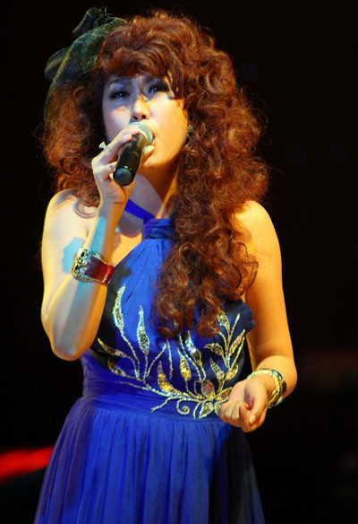 Phi Thanh Vân đến góp giọng trong 'Đêm điện ảnh hội tụ lần 2'. Cô thành thật mong muốn khán giả sẽ ủng hộ các diễn viên cất giọng hát trên sân khấu. Phi Thanh Vân đến góp giọng trong 'Đêm điện ảnh hội tụ lần 2'. Cô thành thật mong muốn khán giả sẽ ủng hộ các diễn viên cất giọng hát trên sân khấu.