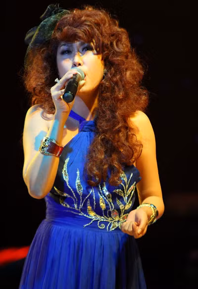 Phi Thanh Vân đến góp giọng trong 'Đêm điện ảnh hội tụ lần 2'. Cô thành thật mong muốn khán giả sẽ ủng hộ các diễn viên cất giọng hát trên sân khấu. Phi Thanh Vân đến góp giọng trong 'Đêm điện ảnh hội tụ lần 2'. Cô thành thật mong muốn khán giả sẽ ủng hộ các diễn viên cất giọng hát trên sân khấu.