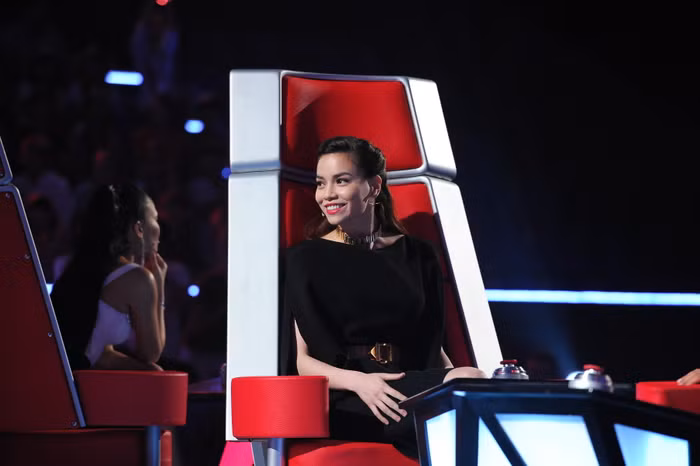 Nụ cười tỏa sáng, đẹp ở mọi góc nhìn. Nụ cười tỏa sáng, đẹp ở mọi góc nhìn.