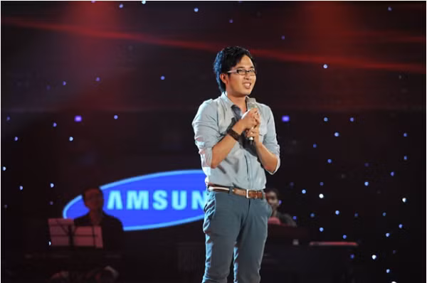 Là một blogger nổi tiếng, có quen biết rộng, Minh Mẫn nói về Uyên Linh Idol: "Tôi không muốn nói nhiều về Uyên Linh vì không muốn là công cụ PR cho cô ta. Uyên Linh thông minh theo kiểu khôn lỏi. Cô ta thường làm những trò rất trẻ con cho dù dòng nhạc cô ta đang theo đuổi là dòng nhạc chính thống". (Theo Xzone)