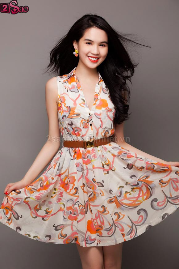 Với thân hình gợi cảm, gương mặt quyến rũ Ngọc Trinh vẫn rất lôi cuốn và hấp dẫn dù không làm người mẫu nội y, bikini.