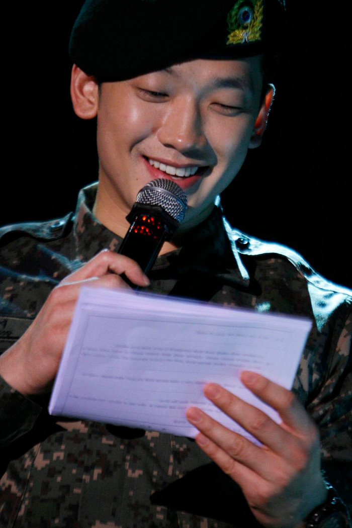 Bi Rain làm nức lòng người hâm mộ khi anh gửi lời chào và giới thiệu bản thân bằng tiếng Việt. (Ảnh: Đức Thịnh) Bi Rain làm nức lòng người hâm mộ khi anh gửi lời chào và giới thiệu bản thân bằng tiếng Việt. (Ảnh: Đức Thịnh)