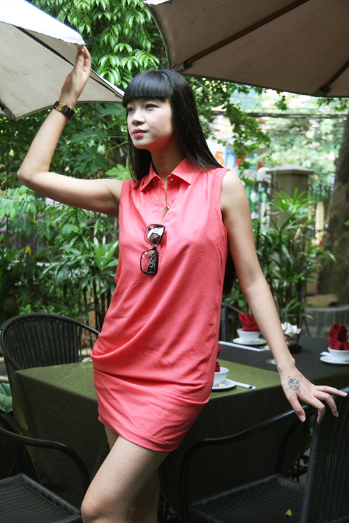 Hạ Vy đã nhanh chóng lấy lại vóc dáng sau hơn 20 ngày sinh con, dù vòng 2 vẫn chưa được thon gọn như xưa.