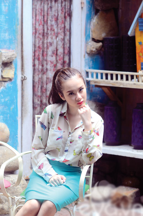 Và lí do cho sự quy y của Angela Phương Trinh là: "Gần đây tôi không có nhiều chuyện vui, khi cảm thấy không vui tôi ghé thăm chùa. Tôi cúng bái và nghe giảng đạo thấy bớt mệt mỏi và tâm hồn thanh tịnh. Vừa rồi được sự đồng ý của thấy trụ trì tôi đã quy y". (Theo Zing) Và lí do cho sự quy y của Angela Phương Trinh là: "Gần đây tôi không có nhiều chuyện vui, khi cảm thấy không vui tôi ghé thăm chùa. Tôi cúng bái và nghe giảng đạo thấy bớt mệt mỏi và tâm hồn thanh tịnh. Vừa rồi được sự đồng ý của thấy trụ trì tôi đã quy y". (Theo Zing)