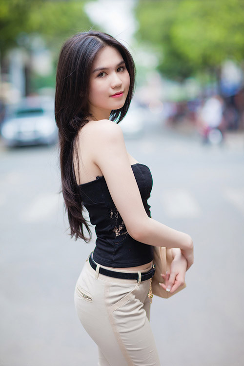 Ngọc Trinh chính thức lên tiếng về tin đồn cướp chồng người khác. Cô cảm thấy nực cười trước bức tâm thư và khẳng định đây hoàn toàn là thông tin sai sự thật, có người 'ghen ăn tức ở' nên đã bội nhọ, kể xấu cô trên mạng xã hội. Ngọc Trinh chính thức lên tiếng về tin đồn cướp chồng người khác. Cô cảm thấy nực cười trước bức tâm thư và khẳng định đây hoàn toàn là thông tin sai sự thật, có người 'ghen ăn tức ở' nên đã bội nhọ, kể xấu cô trên mạng xã hội.
