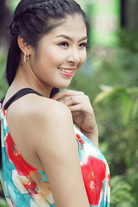 Khi được hỏi lý do tại sao không dùng hàng hiệu như nhiều người đẹp khác, Ngọc Hân hài hước nói:"Tôi chỉ thích dùng hàng Việt Nam vì phù hợp với khả năng của mình mà như thế lại thể hiện được lòng yêu nước". (Theo Đất Việt) Khi được hỏi lý do tại sao không dùng hàng hiệu như nhiều người đẹp khác, Ngọc Hân hài hước nói:"Tôi chỉ thích dùng hàng Việt Nam vì phù hợp với khả năng của mình mà như thế lại thể hiện được lòng yêu nước". (Theo Đất Việt)