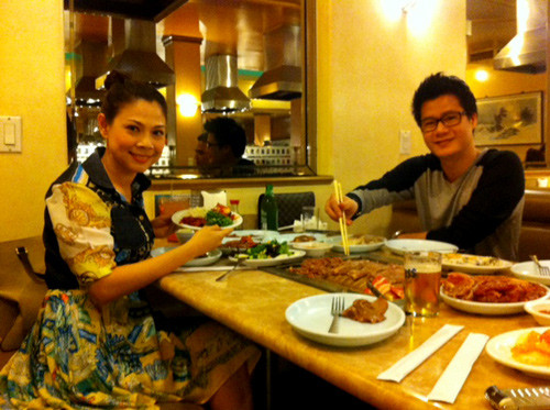 Cùng tham gia lưu diễn ở Mỹ, Quang Dũng và người cũ Thanh Thảo rất thân thiết với nhau. Sau giờ diễn cả hai cùng nhau đi chơi, mua sắm và ăn uống, chụp ảnh...