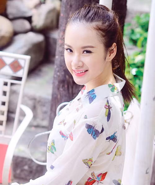 Angela Phương Trinh thà ế chồng còn hơn làm 'chuyện ấy' trước khi cưới. Vì theo cô:"Mất đi tất cả rồi nhỡ may tính cách không hợp nhau phải chia tay, sau này lấy chồng phải ăn nói sao". (Theo phunutoday)