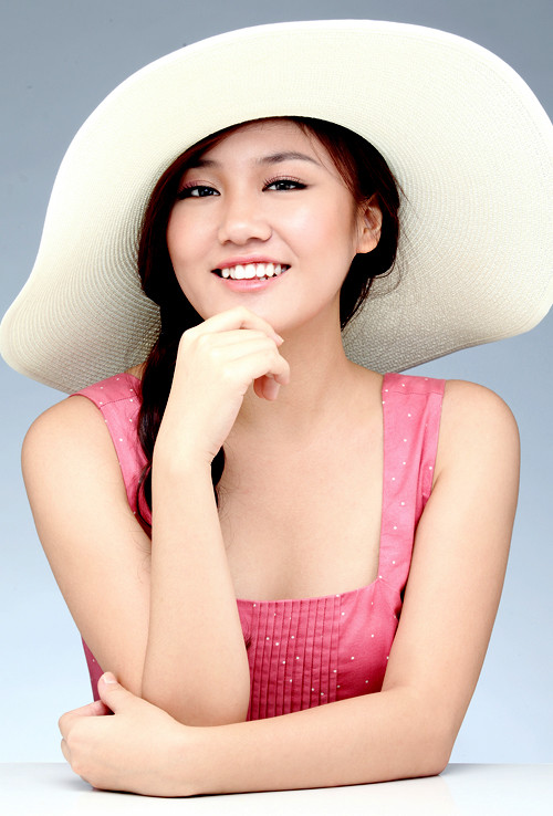 Năm nay, Văn Mai Hương dự thi khối N gồm ba môn văn, năng khiếu âm nhạc, kiến thức âm nhạc vào trường Đại học Văn hóa Nghệ thuật Quân đội. (Theo Ngôi sao) Năm nay, Văn Mai Hương dự thi khối N gồm ba môn văn, năng khiếu âm nhạc, kiến thức âm nhạc vào trường Đại học Văn hóa Nghệ thuật Quân đội. (Theo Ngôi sao)