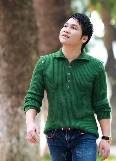 "Đây thực sự là một tai nạn nghề nghiệp đáng tiếc mà tôi chưa bao giờ dám nghĩ mình sẽ vấp phải...Nhưng chuyện đã rồi đành phải chờ cơ hội làm tốt hơn vào những lần sau thôi. Đây cũng là bài học sâu sắc cho chúng tôi về việc khi đã phụng sự quốc gia thì phải cân nhắc kĩ giữa việc cá nhân và việc đất nước", nam ca sĩ Trọng Tấn nói thêm. (Theo ANTĐ)