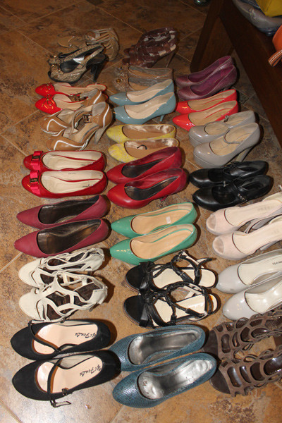 An có khoảng 60 đôi giày và đôi rẻ nhất có giá hơn 1 triệu. An có khoảng 60 đôi giày và đôi rẻ nhất có giá hơn 1 triệu.