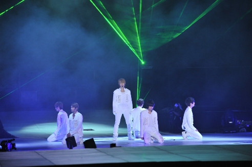 Fan Việt mấy ngày gần đây cũng đang háo hức chờ đợi thông tin chính thức về việc dàn sao nhà SM ghé thăm Việt Nam với các tên tuổi hàng đầu như DBSK, Super Junior, SNSD...(Ảnh: VNE) Fan Việt mấy ngày gần đây cũng đang háo hức chờ đợi thông tin chính thức về việc dàn sao nhà SM ghé thăm Việt Nam với các tên tuổi hàng đầu như DBSK, Super Junior, SNSD...(Ảnh: VNE)