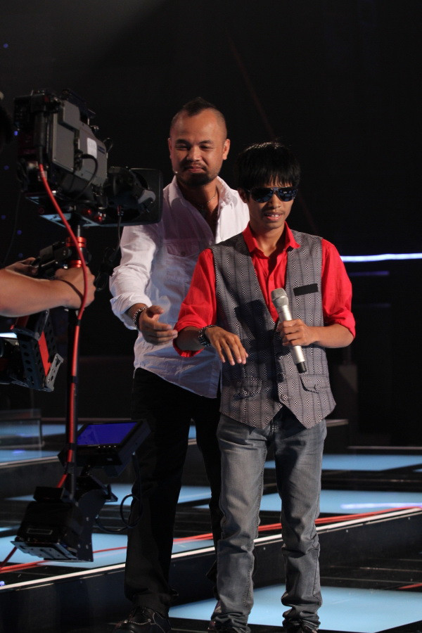 Và vì thế chàng trai 20 tuổi, có vóc người nhỏ bé ấy đã chọn đội của Trần Lập. Và vì thế chàng trai 20 tuổi, có vóc người nhỏ bé ấy đã chọn đội của Trần Lập.