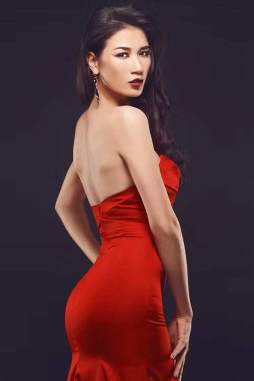 Trang Trần trả lời phỏng vấn: "Tôi không bao giờ nhận mình sống thật. Bởi tôi chỉ sống thật với những người sống thật với mình và nói thật về những điều sự thật. Còn những người 'diễn' với tôi, tôi sẽ 'diễn' với họ để cho họ thấy họ không phải là bạn mình".