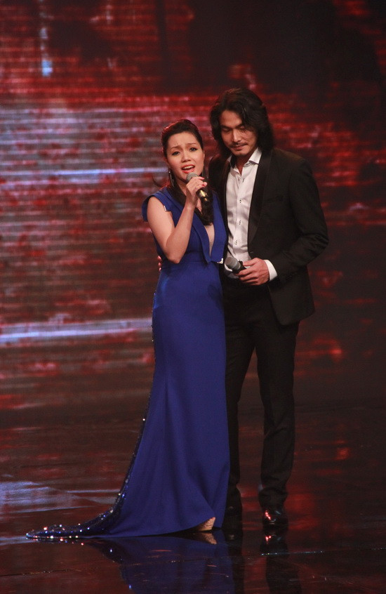 Tối qua, Ngọc Anh và Ngọc Ngoan lại có dịp song cả trở lại đầy ăn ý với ca khúc Mùa thu cho em. Tối qua, Ngọc Anh và Ngọc Ngoan lại có dịp song cả trở lại đầy ăn ý với ca khúc Mùa thu cho em.