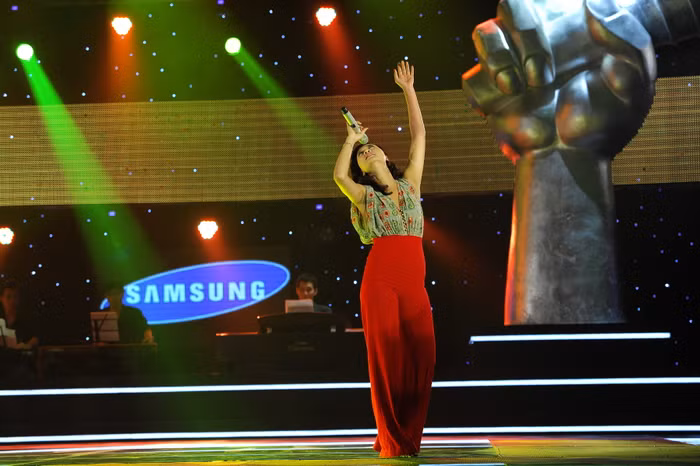 Thu Minh cho rằng Thu Thùy có phần trình diễn hoàn hảo, còn Hà Hồ thì đầy ngưỡng mộ cô gái đến từ Vĩnh Phúc này.