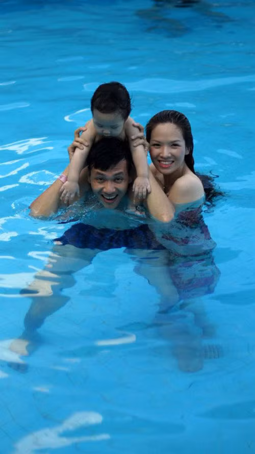 Sau tất cả sóng gió đã qua, Khải Anh - Đan Lê đang hạnh phúc bên cậu con trai kháu khỉnh.