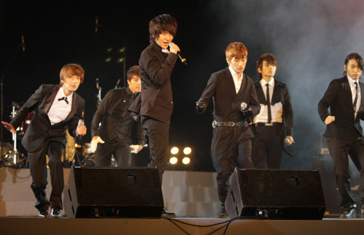 Và khán giả Việt đã thực sự thỏa mong ước khi ngắm nhìn các thần tượng. (Ảnh:Kiên Trần) Và khán giả Việt đã thực sự thỏa mong ước khi ngắm nhìn các thần tượng. (Ảnh:Kiên Trần)