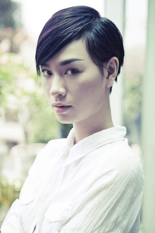 Hơn 2 năm qua, 'gái hư V-Pop' Trà My luôn trung thành đi theo phong cách tomboy với mái tác ngắn cá tính và mạnh mẽ. Hơn 2 năm qua, 'gái hư V-Pop' Trà My luôn trung thành đi theo phong cách tomboy với mái tác ngắn cá tính và mạnh mẽ.